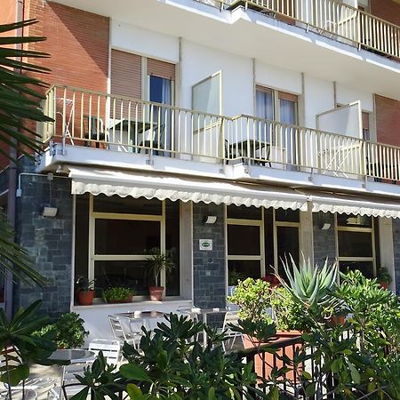 Hotel Ambassador Laigueglia Esterno foto