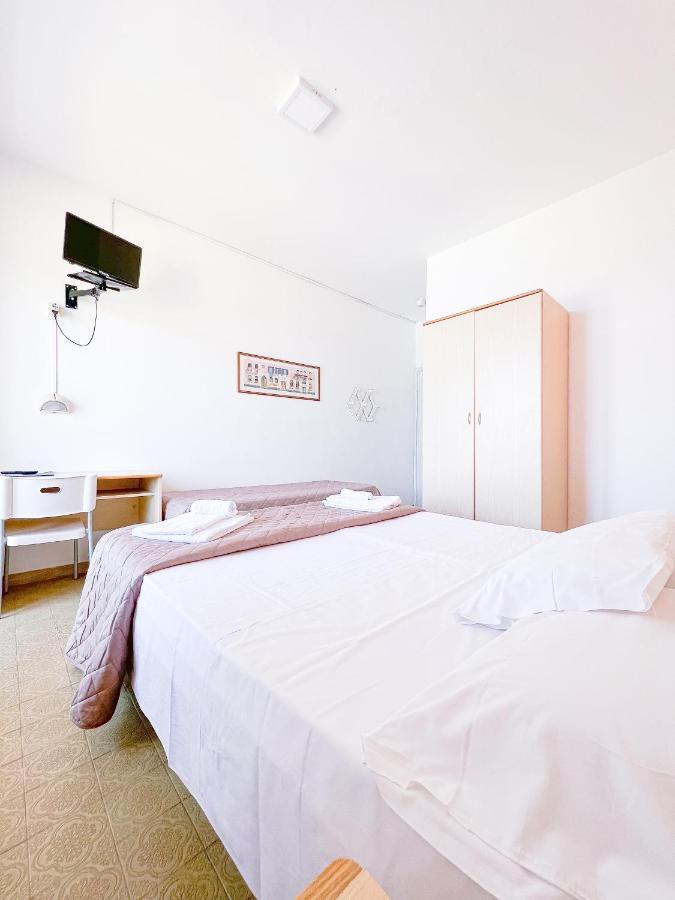 Hotel Ambassador Laigueglia Esterno foto