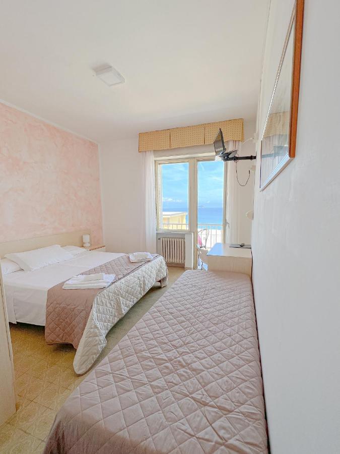 Hotel Ambassador Laigueglia Esterno foto