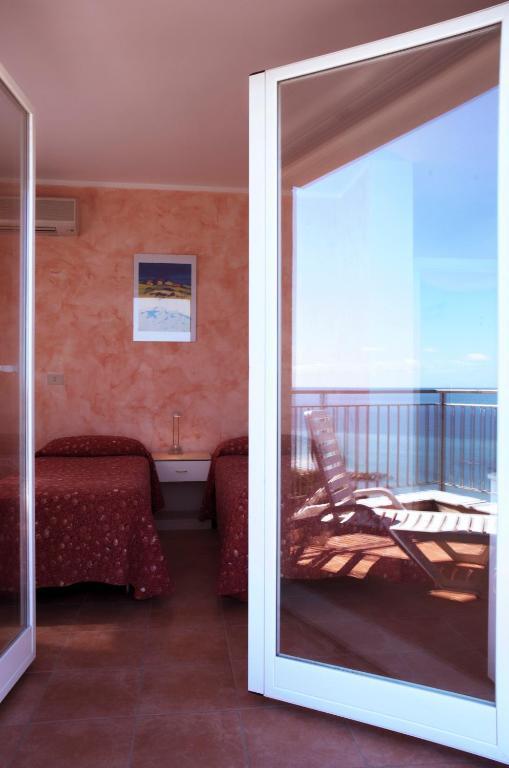 Hotel Ambassador Laigueglia Esterno foto